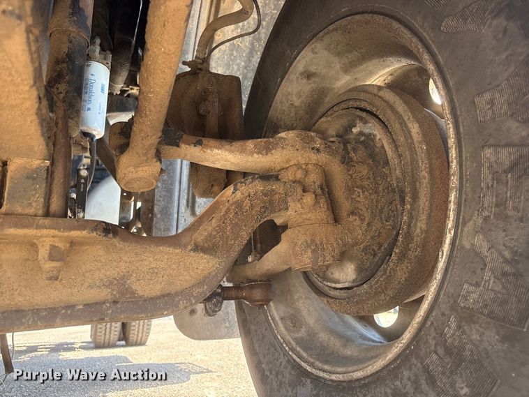 image for item NM9813 2011 Peterbilt 388 Truck tractor