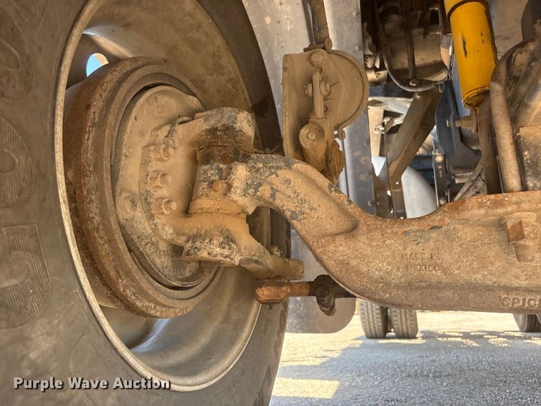 image for item NM9813 2011 Peterbilt 388 Truck tractor