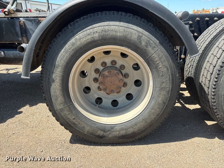 image for item NM9813 2011 Peterbilt 388 Truck tractor