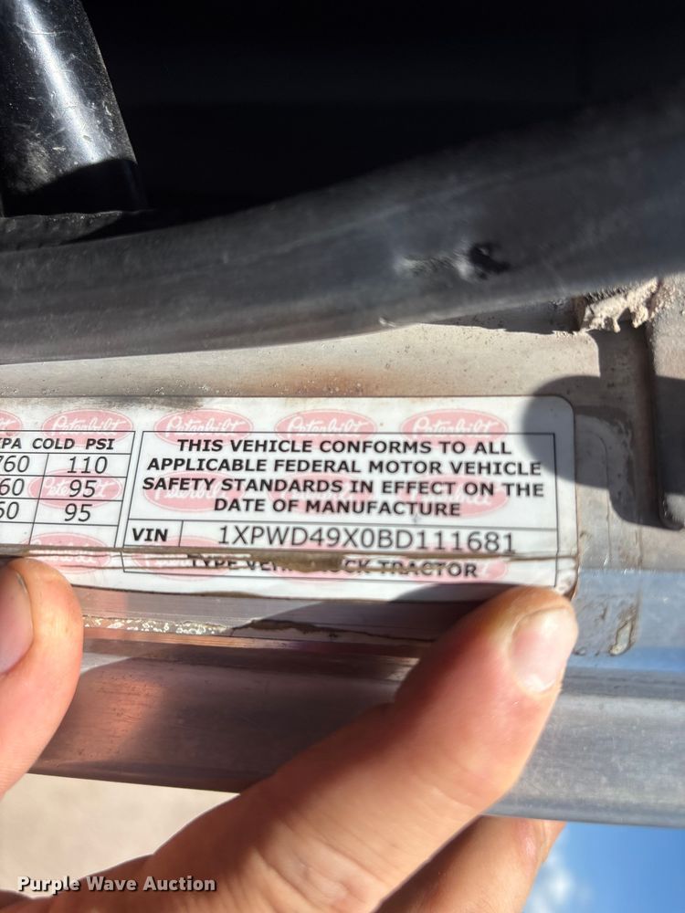 image for item NM9813 2011 Peterbilt 388 Truck tractor