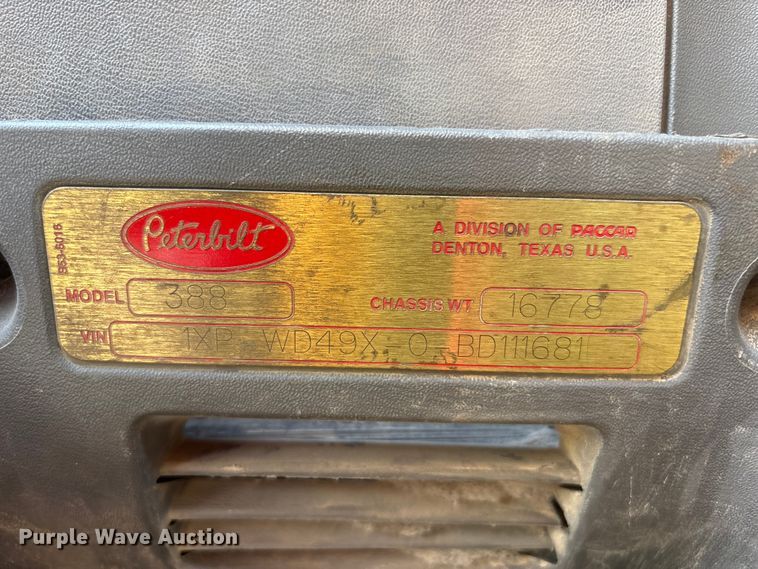 image for item NM9813 2011 Peterbilt 388 Truck tractor