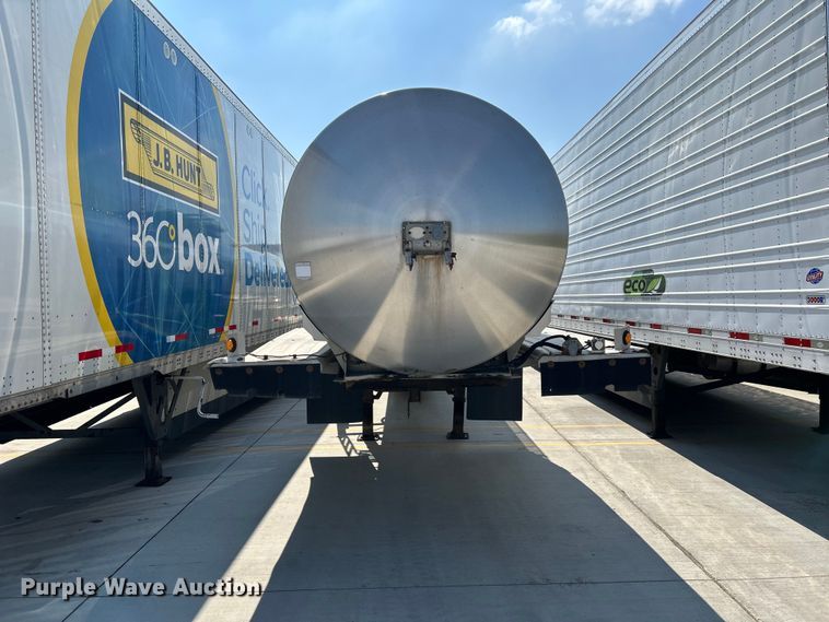 image for item NM9827 1996 Walker 3A tank trailer