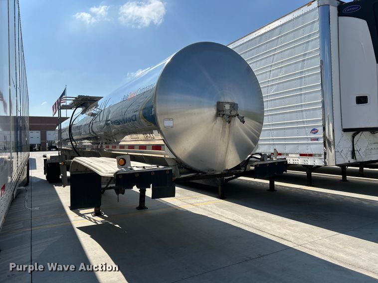 image for item NM9827 1996 Walker 3A tank trailer