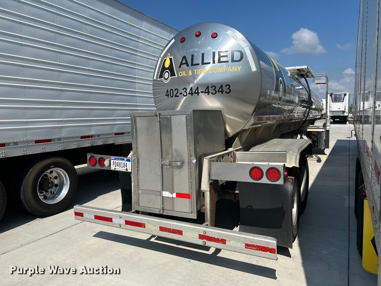 image for item NM9827 1996 Walker 3A tank trailer