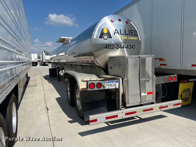 image for item NM9827 1996 Walker 3A tank trailer