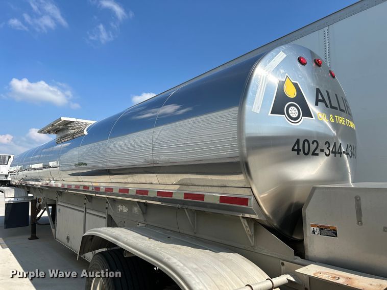 image for item NM9827 1996 Walker 3A tank trailer