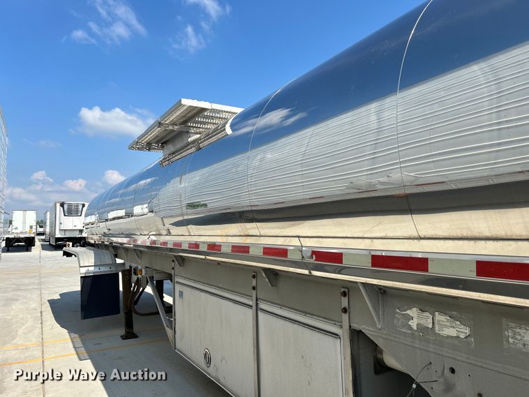 image for item NM9827 1996 Walker 3A tank trailer