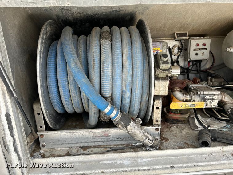 image for item NM9827 1996 Walker 3A tank trailer
