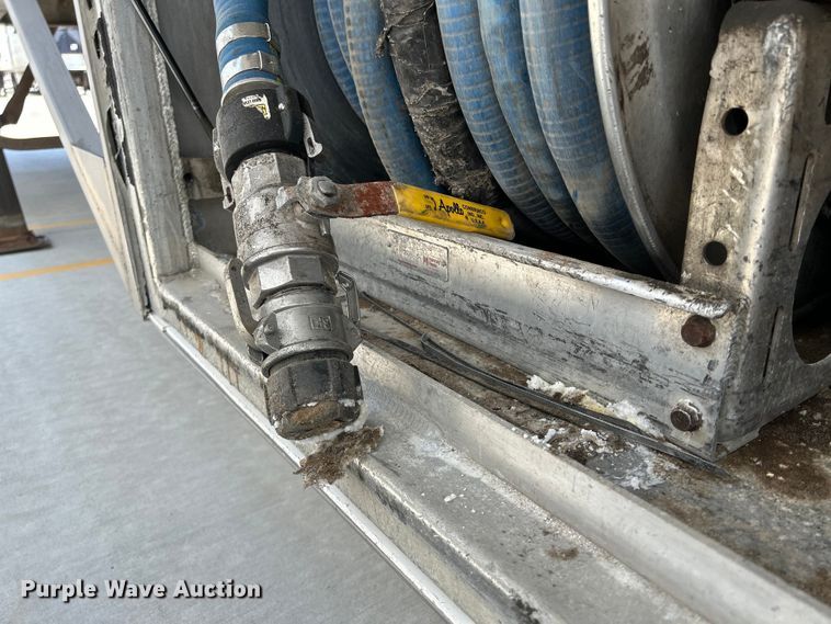 image for item NM9827 1996 Walker 3A tank trailer