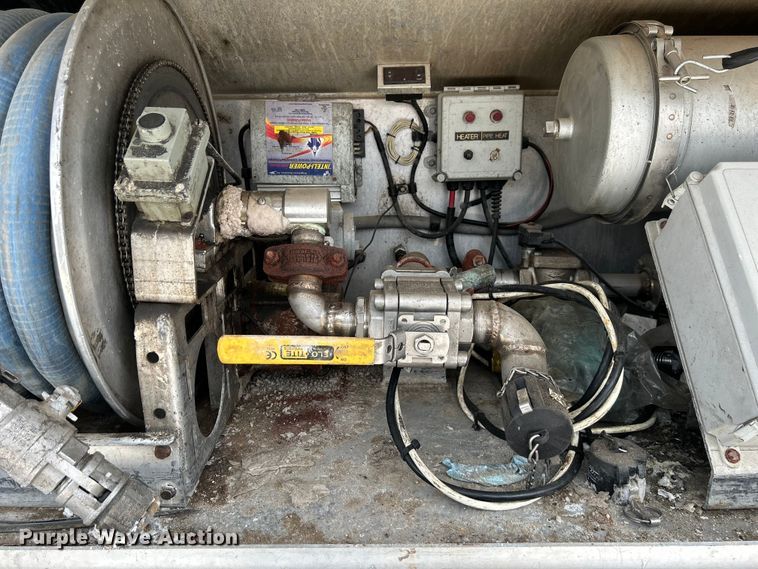 image for item NM9827 1996 Walker 3A tank trailer