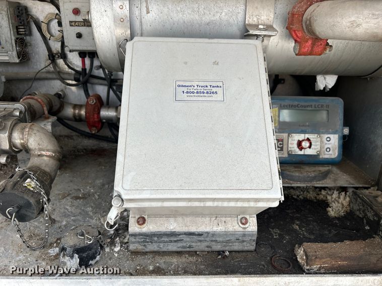 image for item NM9827 1996 Walker 3A tank trailer
