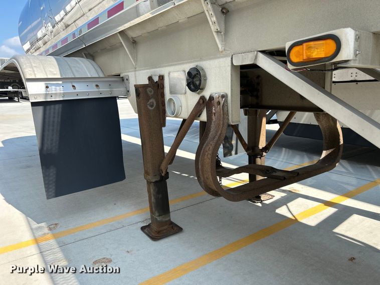 image for item NM9827 1996 Walker 3A tank trailer