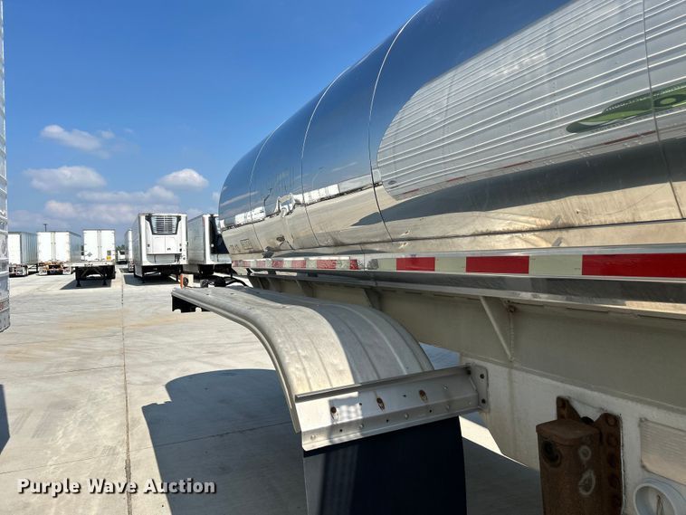image for item NM9827 1996 Walker 3A tank trailer