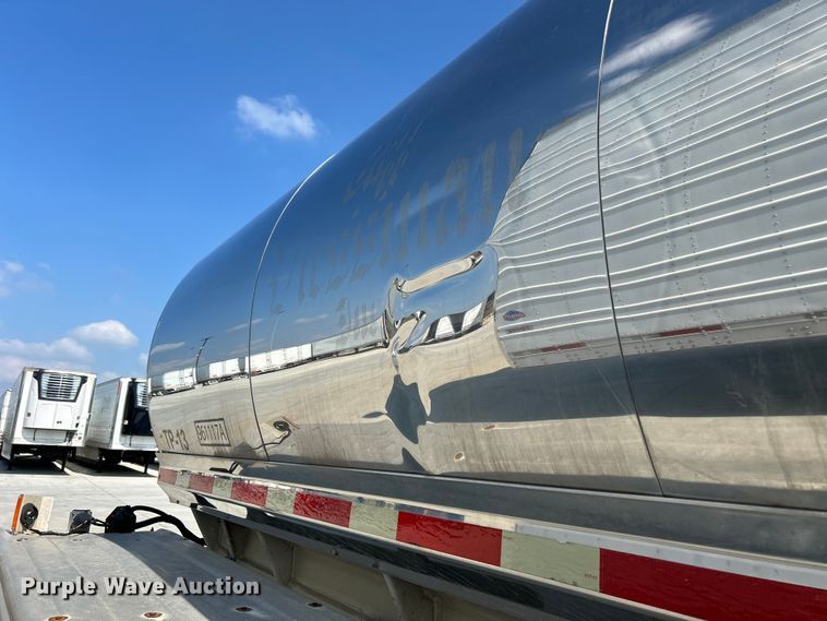 image for item NM9827 1996 Walker 3A tank trailer