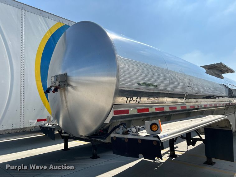 image for item NM9827 1996 Walker 3A tank trailer