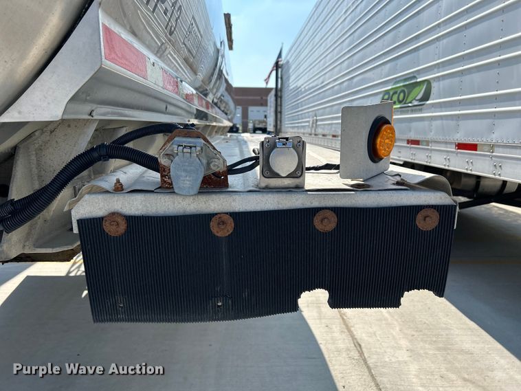 image for item NM9827 1996 Walker 3A tank trailer