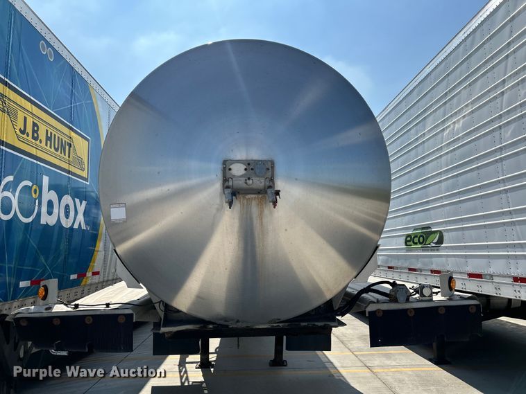 image for item NM9827 1996 Walker 3A tank trailer