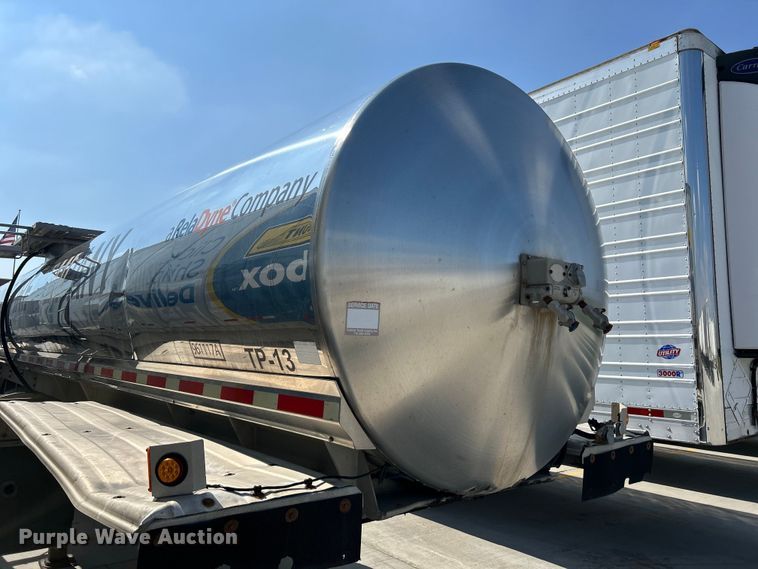 image for item NM9827 1996 Walker 3A tank trailer