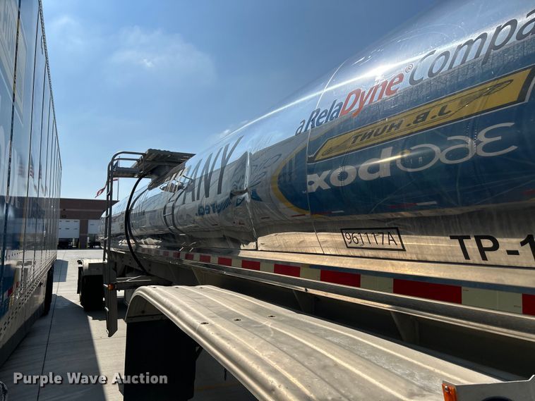 image for item NM9827 1996 Walker 3A tank trailer
