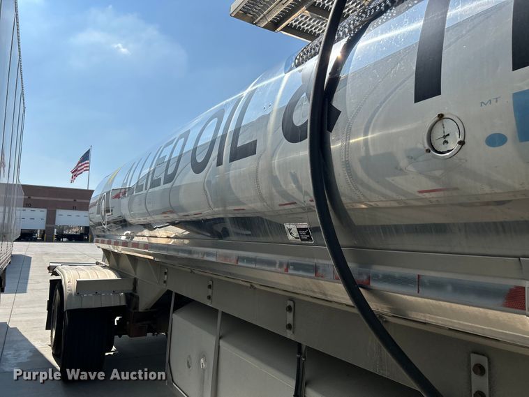 image for item NM9827 1996 Walker 3A tank trailer