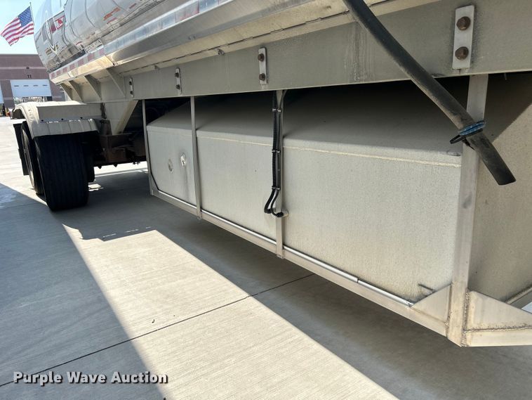image for item NM9827 1996 Walker 3A tank trailer