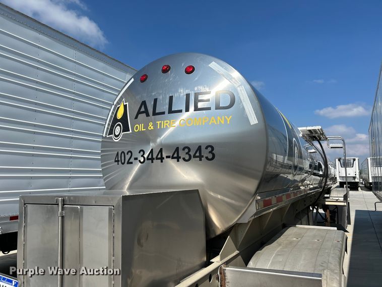 image for item NM9827 1996 Walker 3A tank trailer