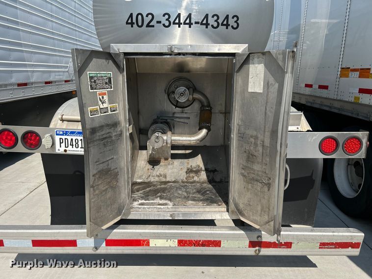 image for item NM9827 1996 Walker 3A tank trailer
