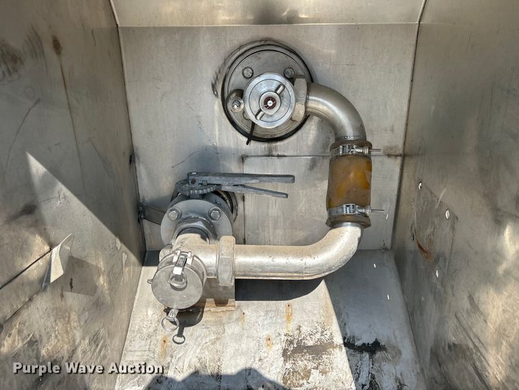 image for item NM9827 1996 Walker 3A tank trailer