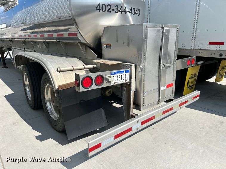 image for item NM9827 1996 Walker 3A tank trailer