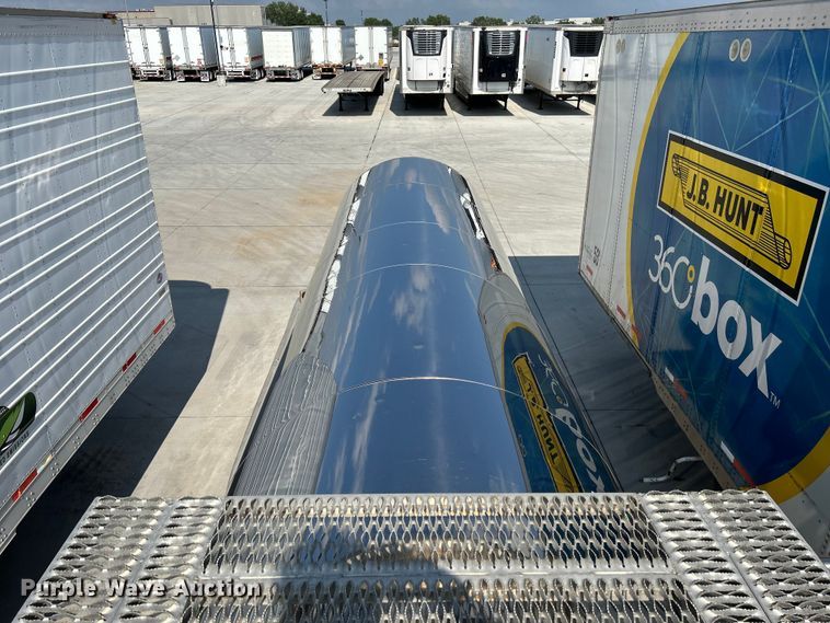 image for item NM9827 1996 Walker 3A tank trailer