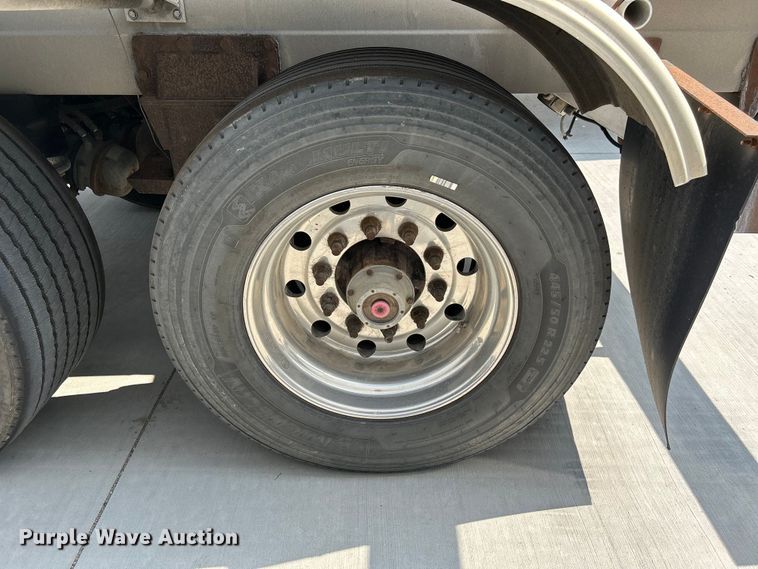 image for item NM9827 1996 Walker 3A tank trailer