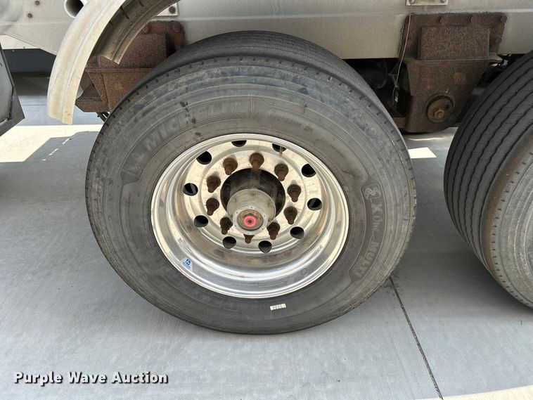 image for item NM9827 1996 Walker 3A tank trailer