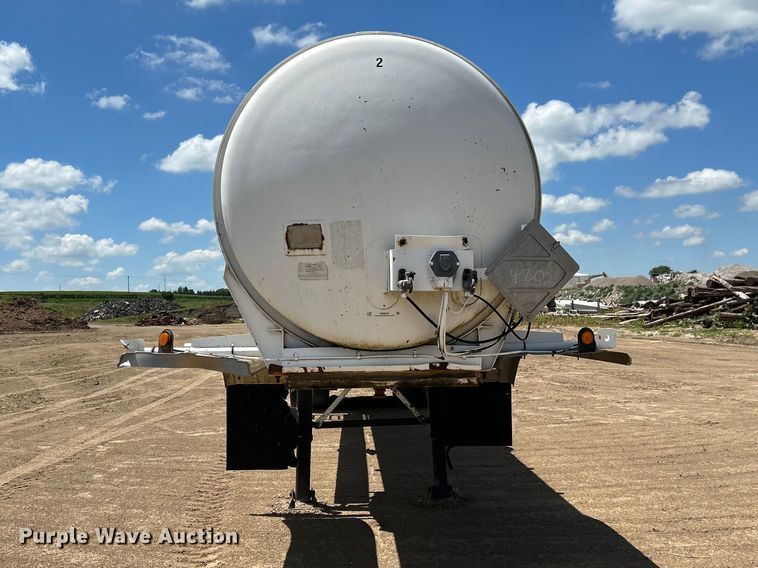 image for item NM9833 1987 Fruehauf Corp. 4GL014302 tank trailer