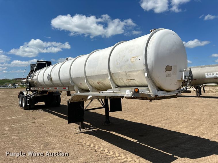 image for item NM9833 1987 Fruehauf Corp. 4GL014302 tank trailer