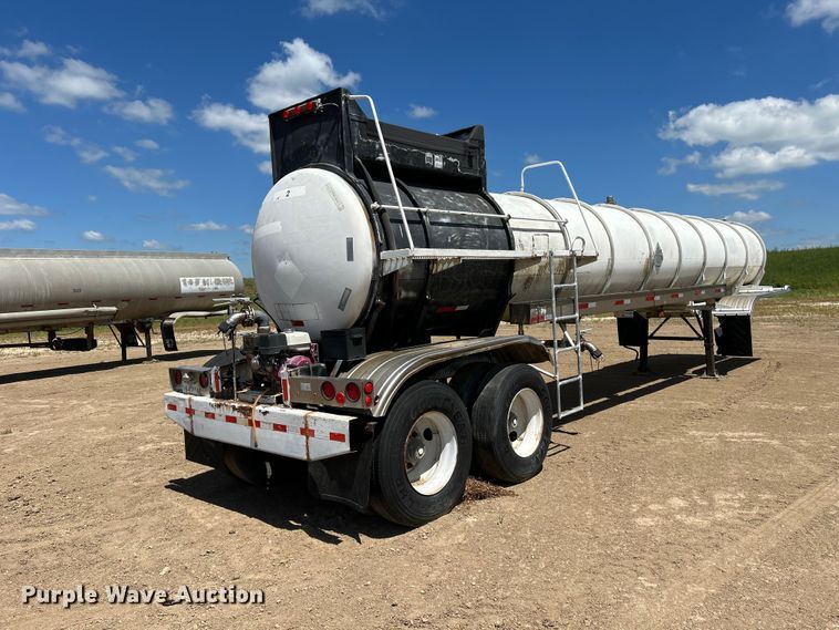 image for item NM9833 1987 Fruehauf Corp. 4GL014302 tank trailer