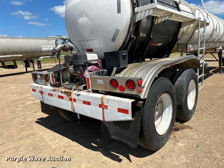 image for item NM9833 1987 Fruehauf Corp. 4GL014302 tank trailer