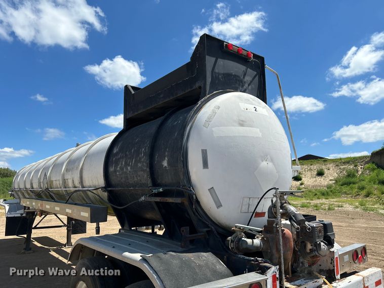 image for item NM9833 1987 Fruehauf Corp. 4GL014302 tank trailer
