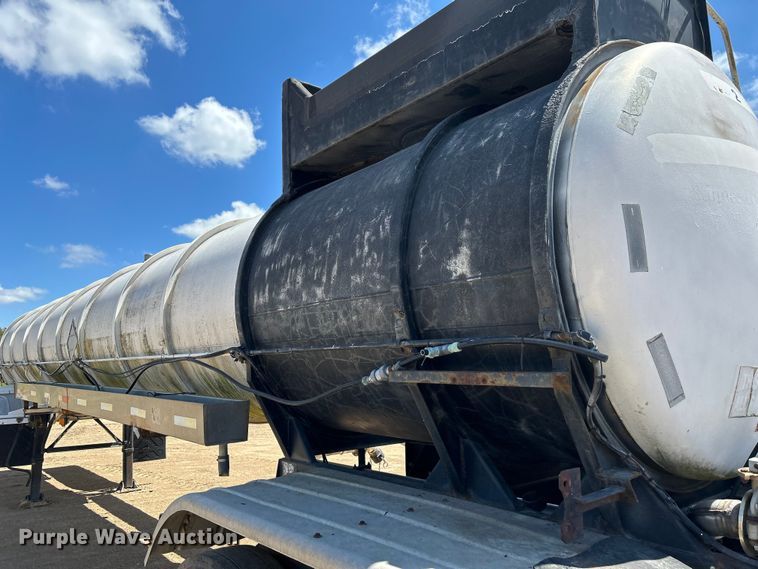 image for item NM9833 1987 Fruehauf Corp. 4GL014302 tank trailer
