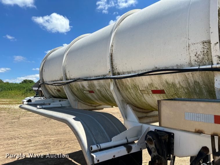 image for item NM9833 1987 Fruehauf Corp. 4GL014302 tank trailer