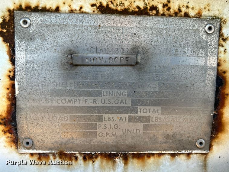image for item NM9833 1987 Fruehauf Corp. 4GL014302 tank trailer