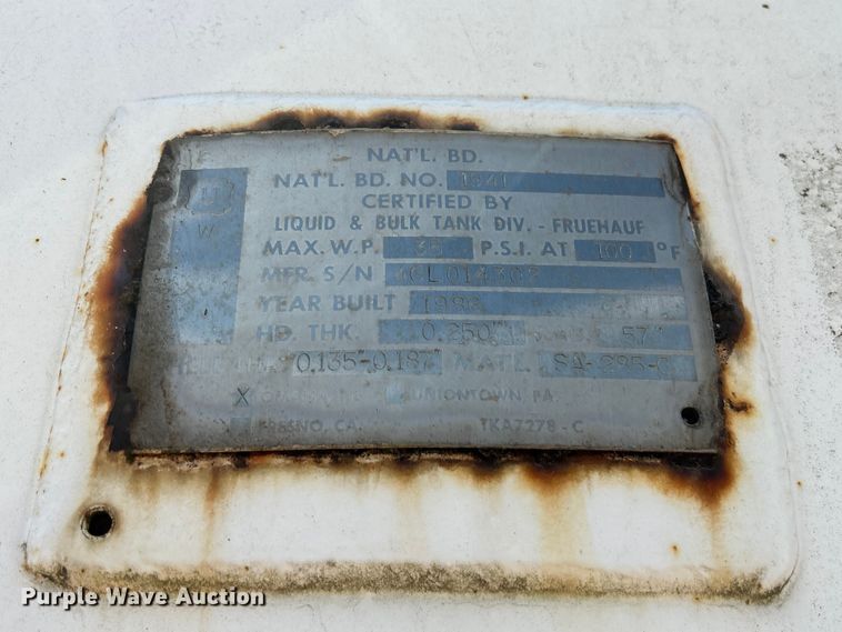 image for item NM9833 1987 Fruehauf Corp. 4GL014302 tank trailer
