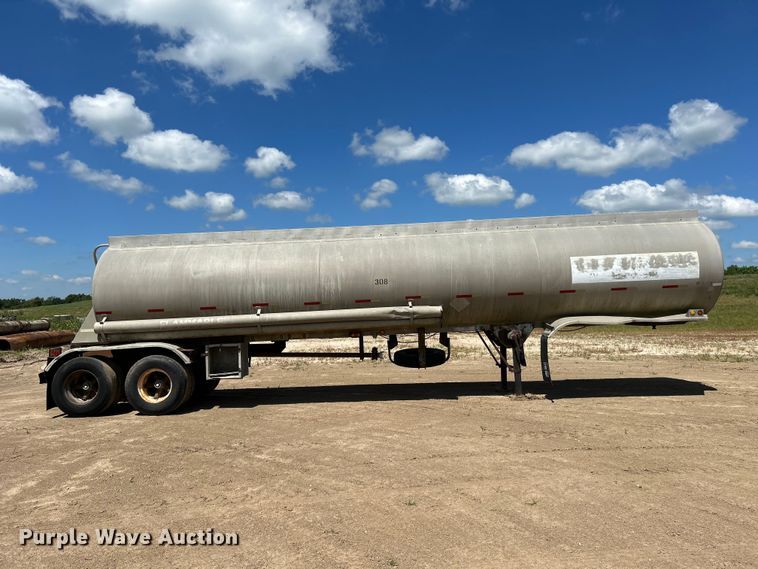 image for item NM9834 1969 Trailmobile F11S4CAH tank trailer