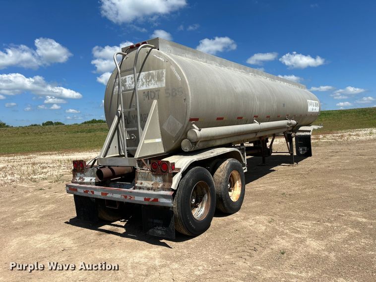 image for item NM9834 1969 Trailmobile F11S4CAH tank trailer