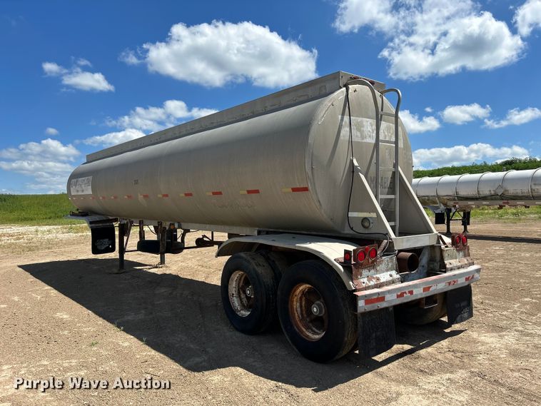image for item NM9834 1969 Trailmobile F11S4CAH tank trailer