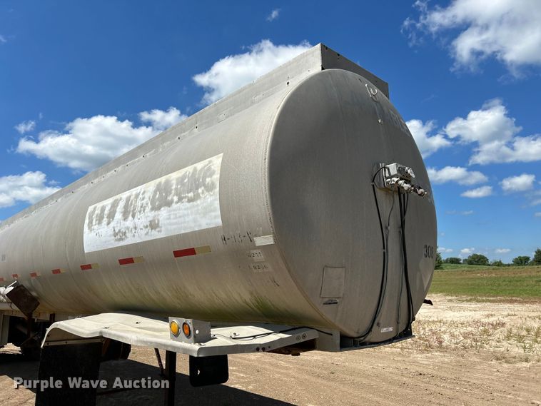 image for item NM9834 1969 Trailmobile F11S4CAH tank trailer