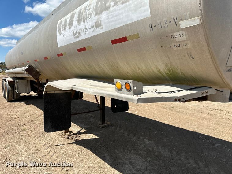 image for item NM9834 1969 Trailmobile F11S4CAH tank trailer