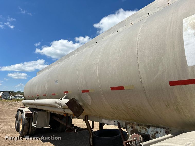 image for item NM9834 1969 Trailmobile F11S4CAH tank trailer