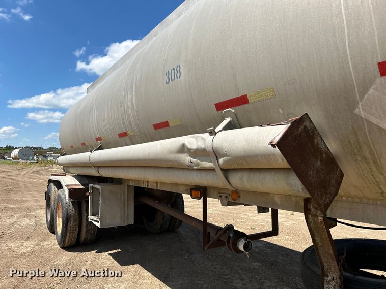 image for item NM9834 1969 Trailmobile F11S4CAH tank trailer
