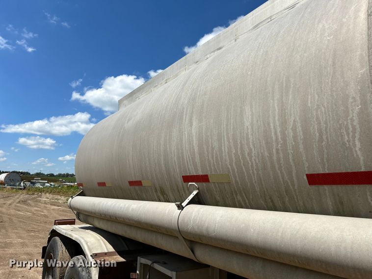 image for item NM9834 1969 Trailmobile F11S4CAH tank trailer