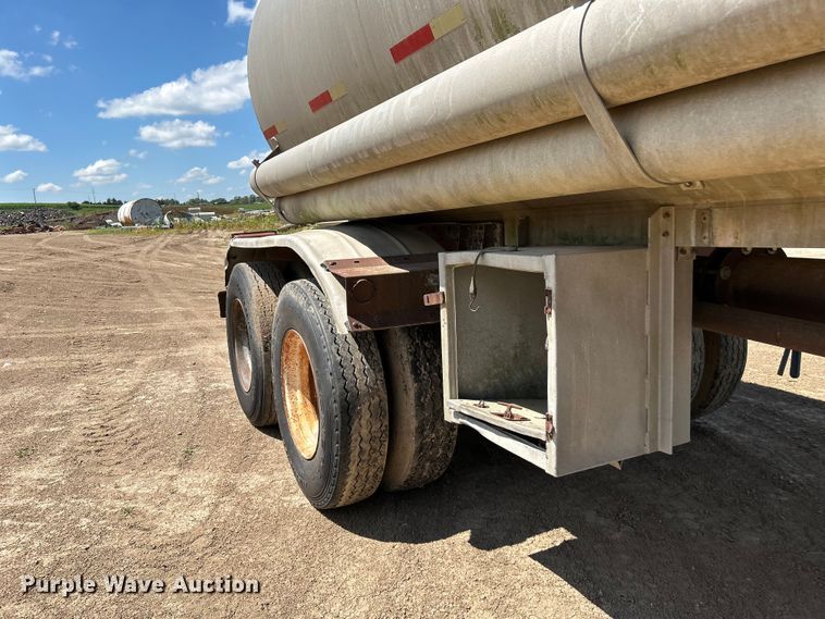image for item NM9834 1969 Trailmobile F11S4CAH tank trailer